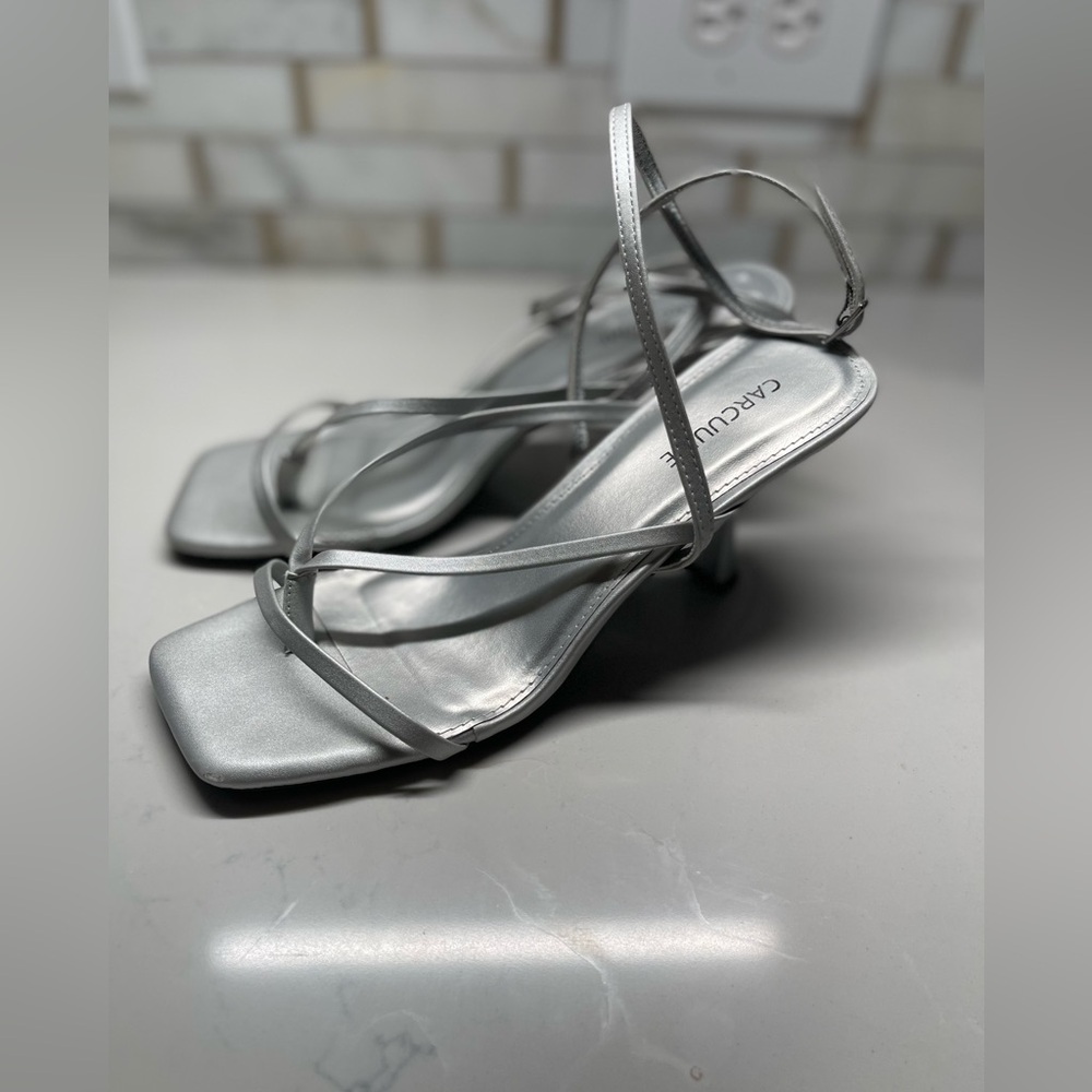 Grey thong style ankle strap kitten heels - Picture 3 of 7